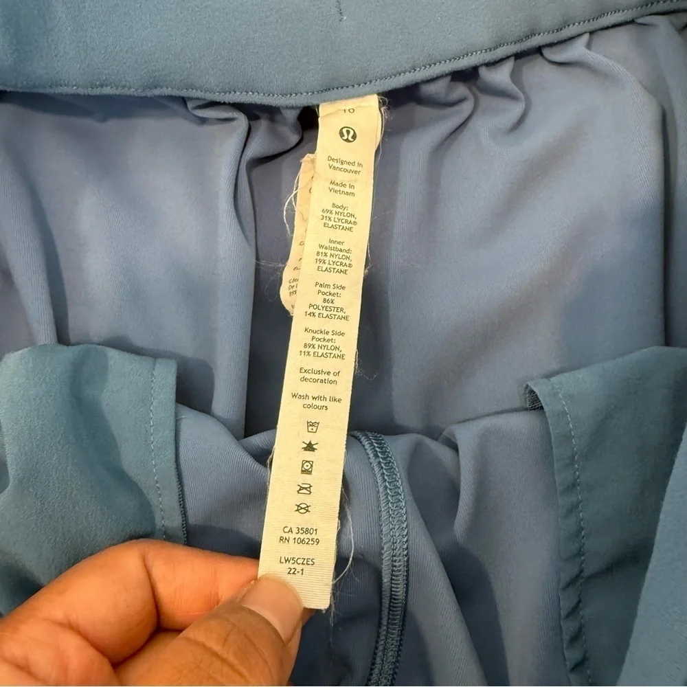 Lululemon Stretch High-Rise Pant 7/8 Length in Water Drop Size 10 Luxtreme Nulu